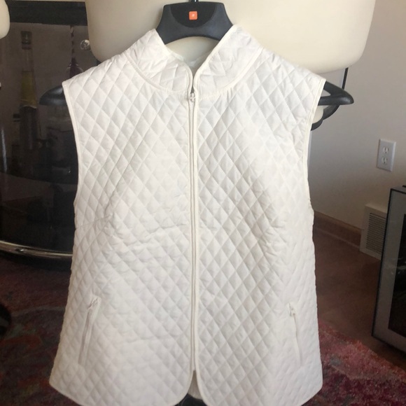 Never worn quilted vest - Picture 1 of 4